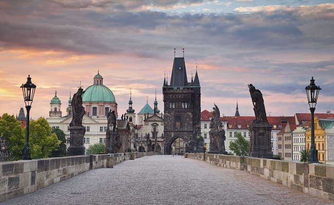 tháp cầu thị trấn cổ lâu đời